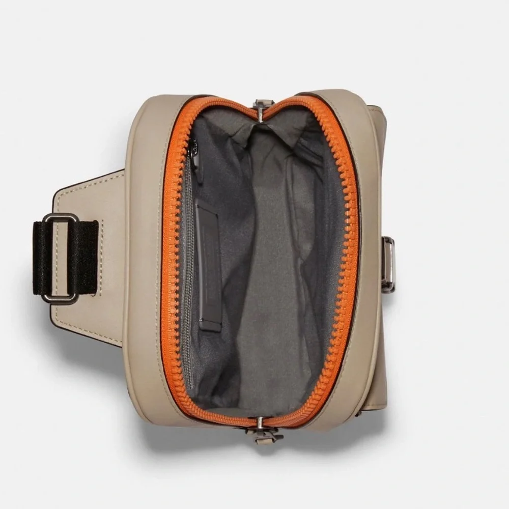 NEW Coach Track Pack In Colorblock Signature Canvas and Leather in White - Picture 4 of 7